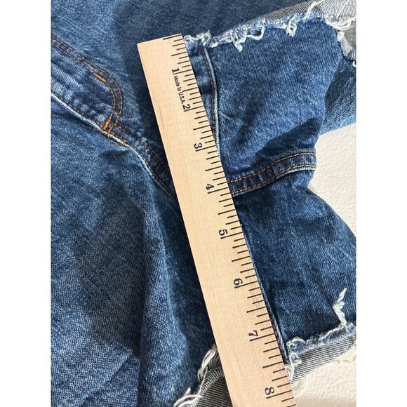 Universal Thread Shorts Vintage Midi Womens Denim size 6 / 28R Frayed Hem Mid-Ri - Picture 8 of 8